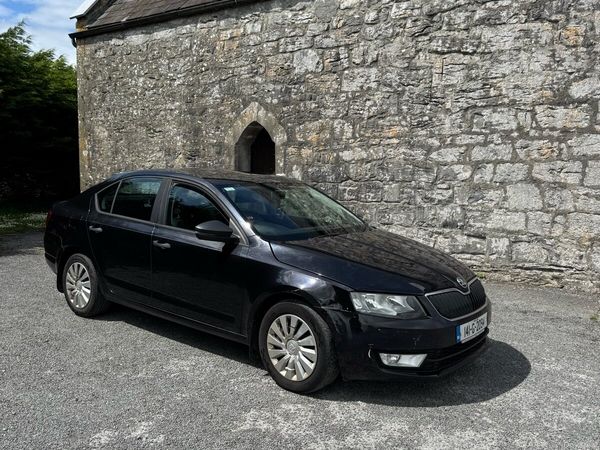 Skoda Octavia Saloon, Diesel, 2014, Black