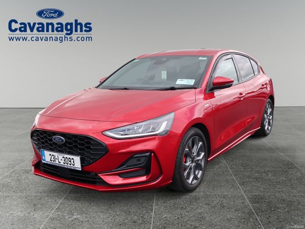 Ford Focus Hatchback, Petrol, 2023, Red