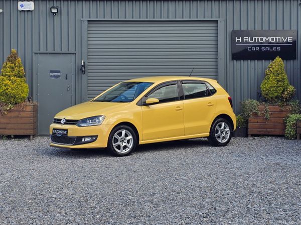 Volkswagen Polo Hatchback, Petrol, 2011, Yellow