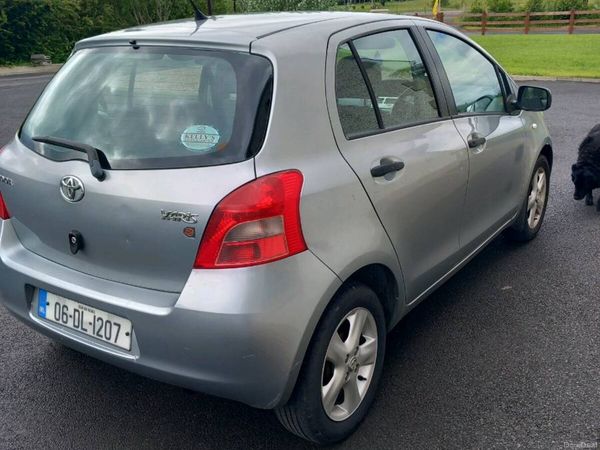Toyota Yaris Hatchback, Petrol, 2006, Silver