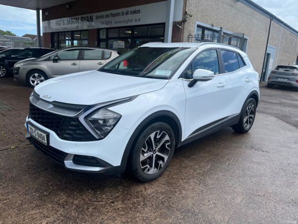 Kia Sportage MPV, Diesel Hybrid, 2023, White