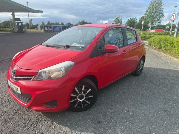 Toyota Yaris Hatchback, Petrol, 2012, Red