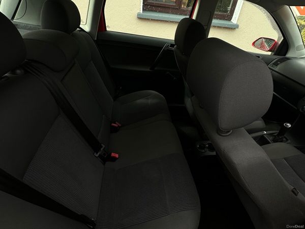Volkswagen Polo Hatchback, Petrol, 2007, Red