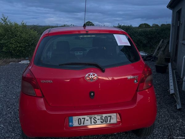 Toyota Yaris Hatchback, Petrol, 2007, Red