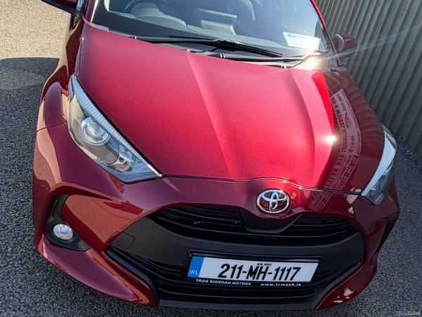 Toyota Yaris Hatchback, Petrol, 2021, Red