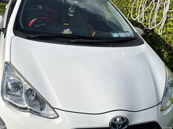 Toyota Aqua Hatchback, Petrol Hybrid, 2016, White