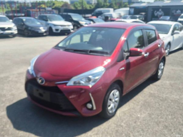 Toyota Yaris MPV, Petrol Hybrid, 2019, Grey