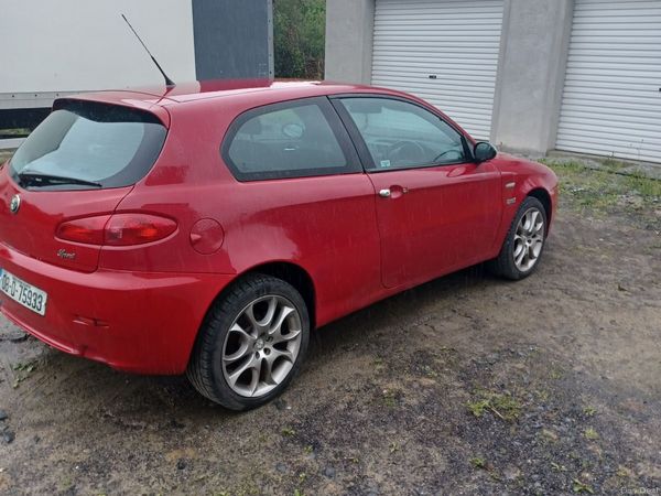 Alfa Romeo 147 Hatchback, Petrol, 2008, Red