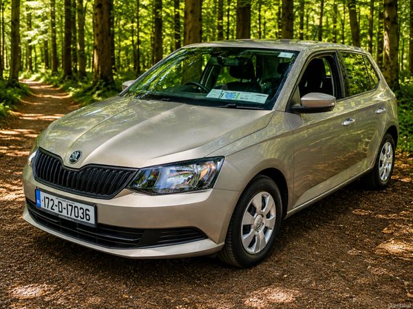 Skoda Fabia Hatchback, Petrol, 2017, Yellow