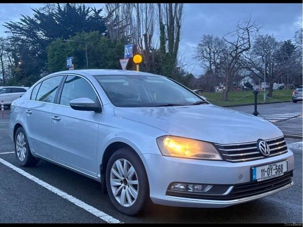Volkswagen Passat Saloon, Diesel, 2011, Silver