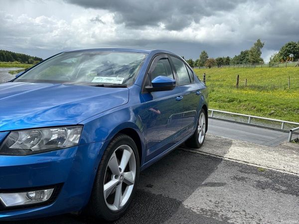 Skoda Octavia Saloon, Diesel, 2015, Blue