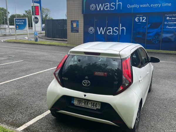 Toyota Aygo Hatchback, Petrol, 2019, White
