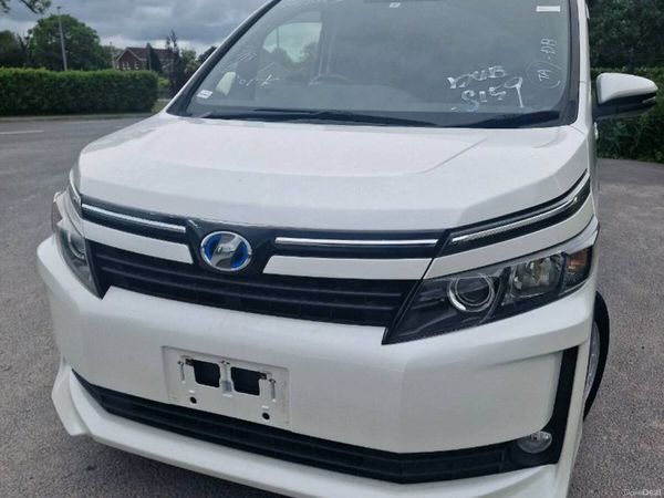 Toyota Voxy MPV, Petrol Hybrid, 2015, White