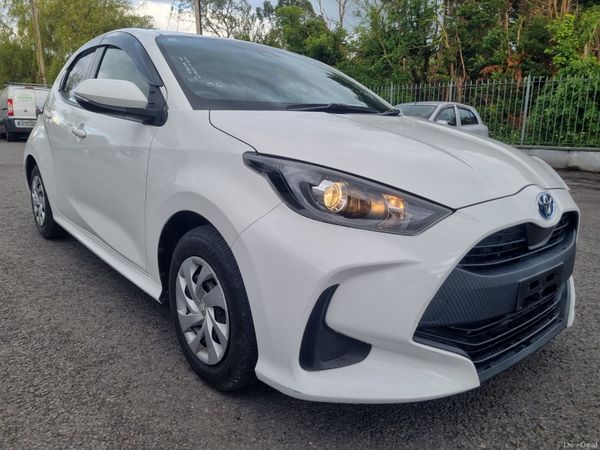 Toyota Yaris Hatchback, Petrol Hybrid, 2021, White