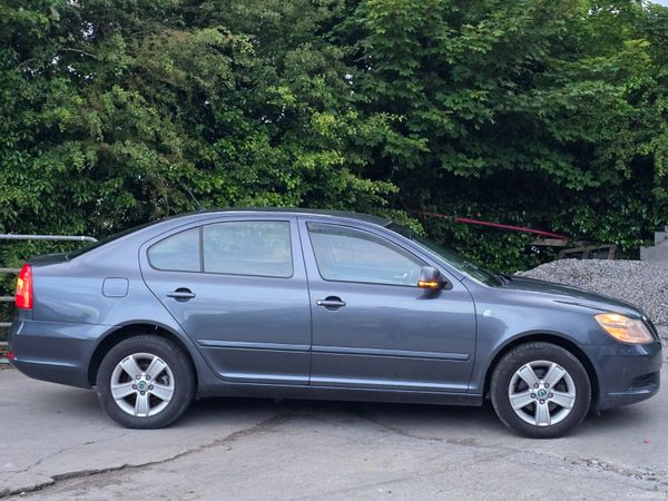 Skoda Octavia Hatchback, Diesel, 2012, Grey