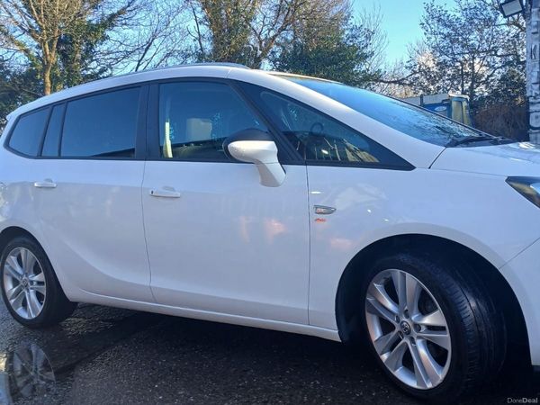 Vauxhall Zafira MPV, Petrol, 2017, White