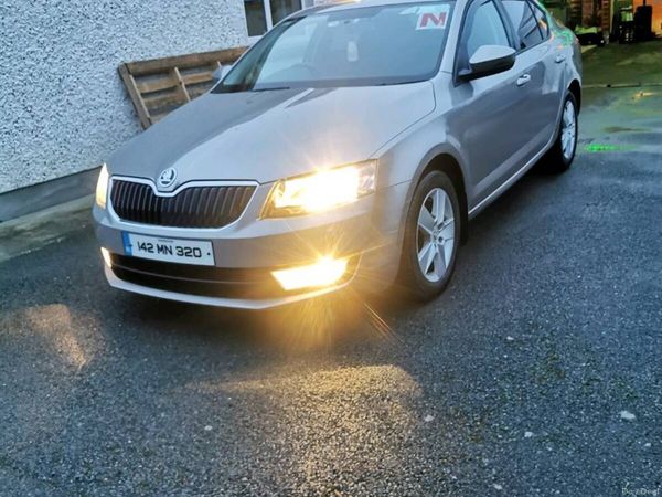 Skoda Octavia Saloon, Diesel, 2014, Beige