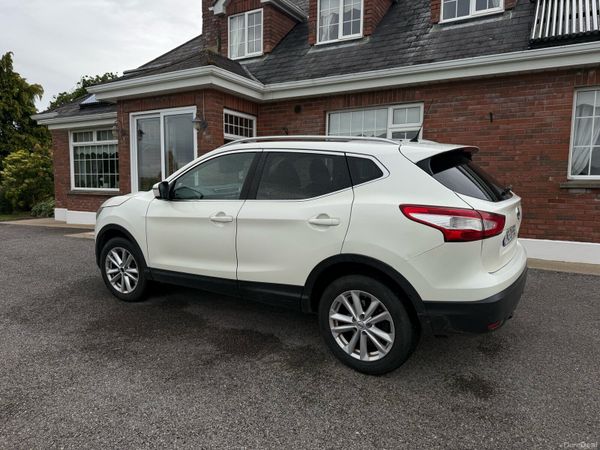 Nissan Qashqai Hatchback, Diesel, 2014, White