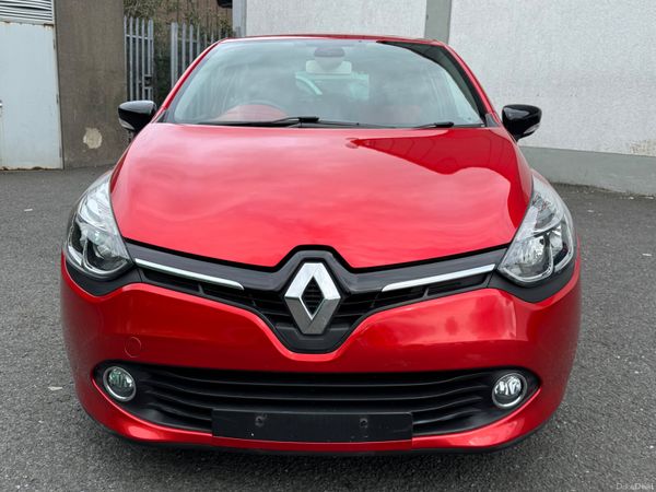Renault Clio Hatchback, Petrol, 2015, Red