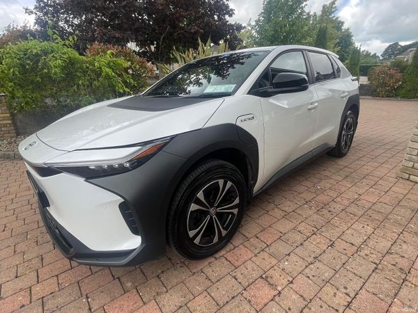 Toyota bZ4X Estate/Jeep, Electric, 2023, White