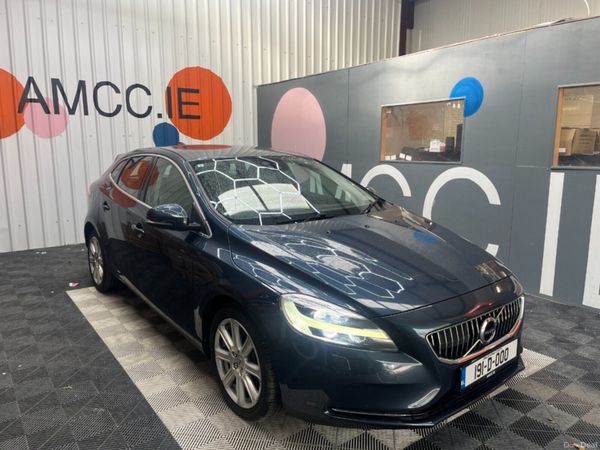 Volvo V40 Hatchback, Diesel, 2019, Blue