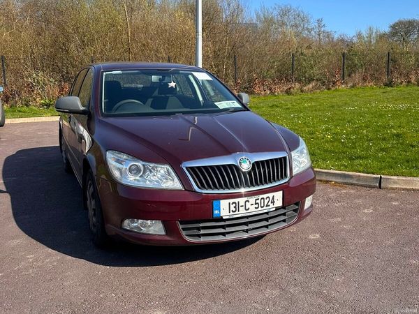 Skoda Octavia Saloon, Petrol, 2013, Red