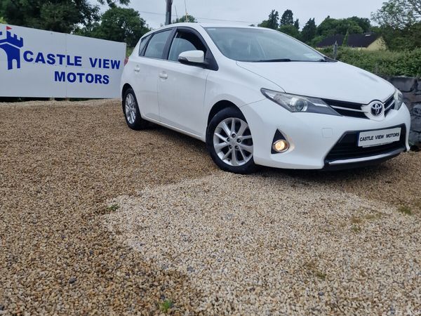 Toyota Auris Hatchback, Petrol, 2013, White