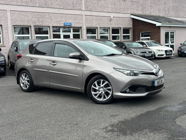 Toyota Auris Hatchback, Diesel, 2016, Bronze