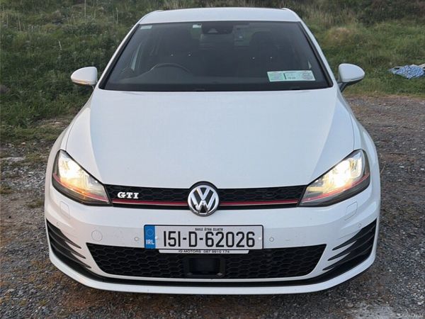 Volkswagen Golf Hatchback, Petrol, 2015, White