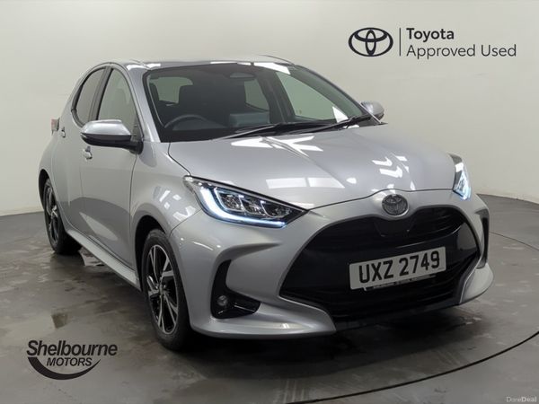 Toyota Yaris Hatchback, Petrol Hybrid, 2024, Silver