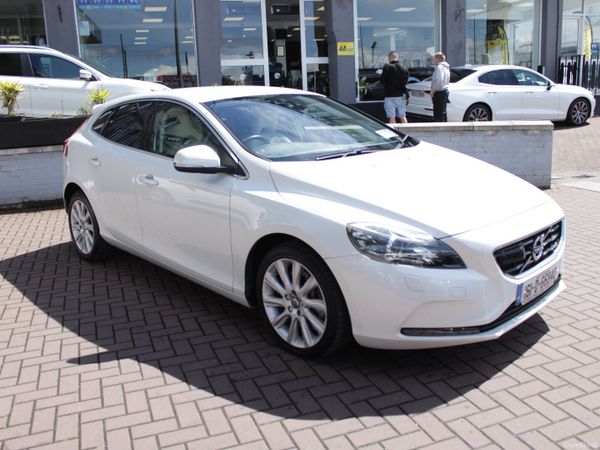 Volvo V40 Hatchback, Petrol, 2016, White