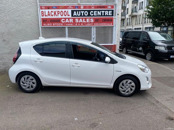 Toyota Aqua Hatchback, Petrol Hybrid, 2016, White