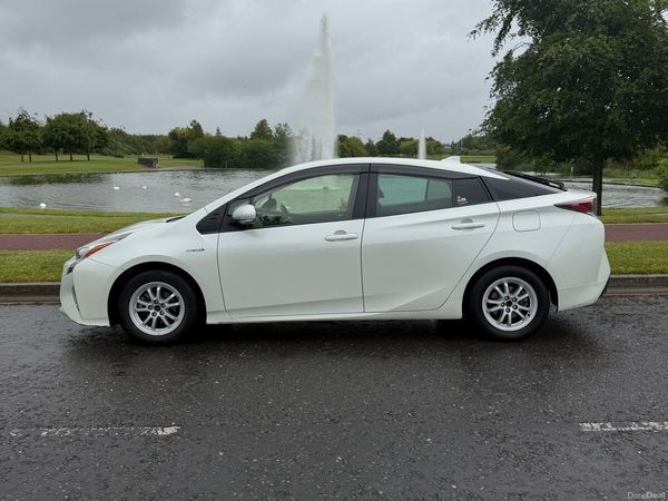 Toyota Prius Hatchback, Petrol Hybrid, 2017, White