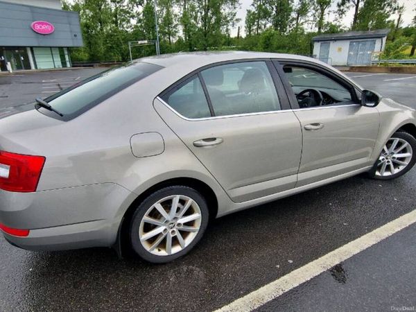 Skoda Octavia Saloon, Diesel, 2016, Beige