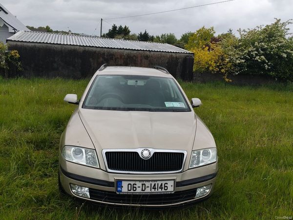 Skoda Octavia Estate/Jeep, Petrol, 2006, Beige