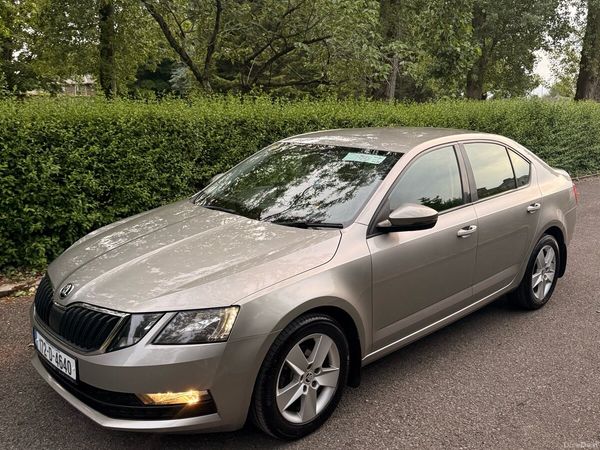 Skoda Octavia Saloon, Diesel, 2017, Yellow