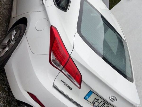 Hyundai i40 Saloon, Diesel, 2012, White