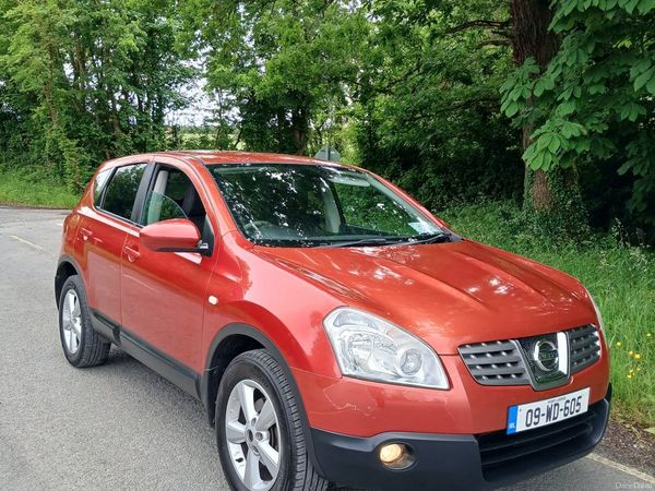 Nissan Qashqai Hatchback, Diesel, 2009, Red