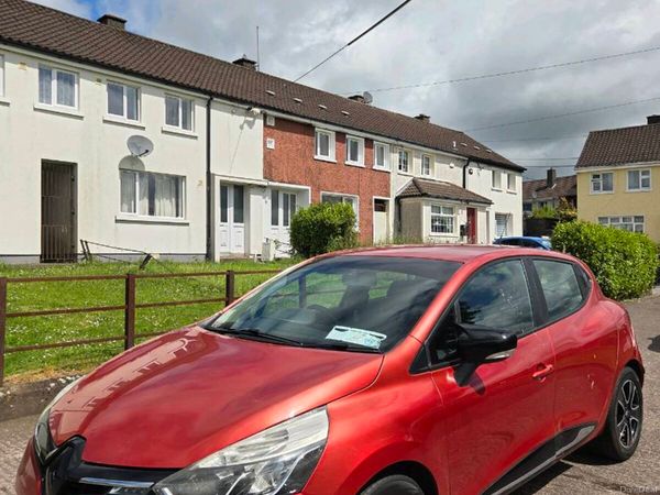 Renault Clio Hatchback, Petrol, 2013, Red