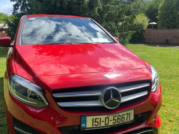 Mercedes-Benz B-Class MPV, Petrol, 2015, Red
