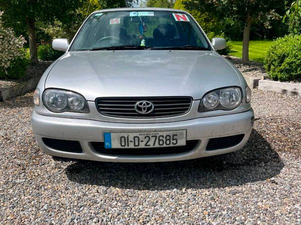 Toyota Corolla Saloon, Petrol, 2001, Silver