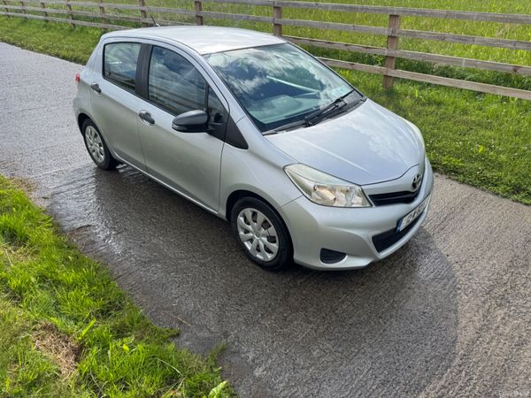 Toyota Yaris Hatchback, Petrol, 2012, Silver