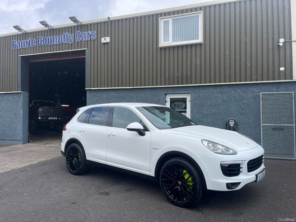 Porsche Cayenne SUV, Petrol Hybrid, 2016, White