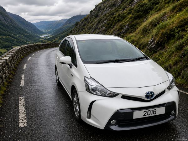 Toyota Prius MPV, Petrol Hybrid, 2016, White