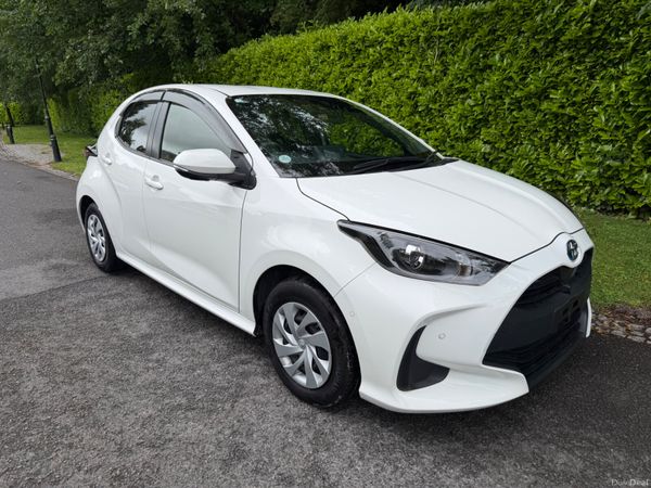 Toyota Yaris Hatchback, Petrol Hybrid, 2020, White