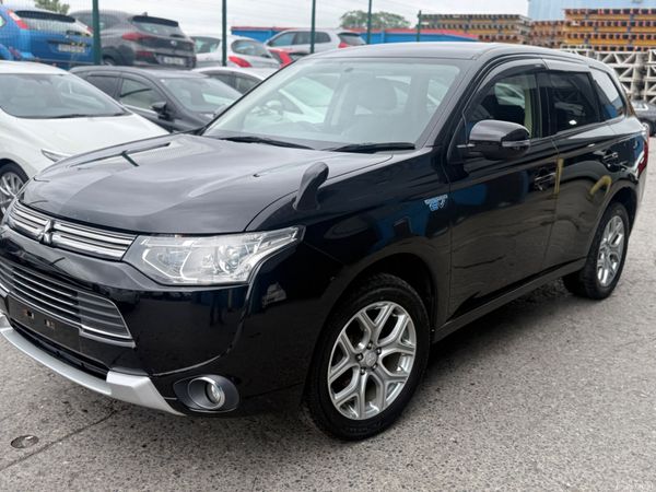 Mitsubishi Outlander SUV, Petrol Hybrid, 2015, Black