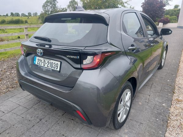 Toyota Yaris Hatchback, Petrol Hybrid, 2022, Grey