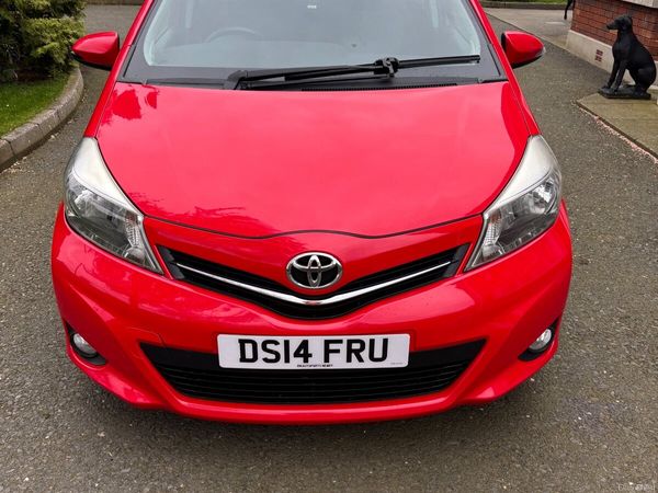 Toyota Yaris Hatchback, Diesel, 2014, Red
