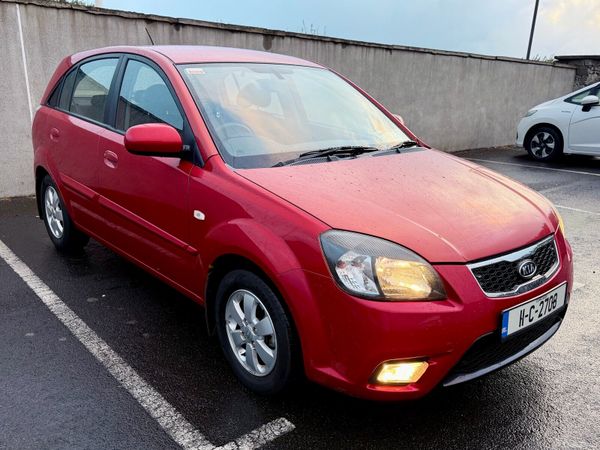 Kia Rio Hatchback, Diesel, 2011, Red