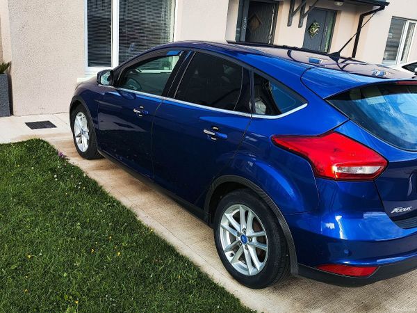 Ford Focus Hatchback, Petrol, 2015, Blue